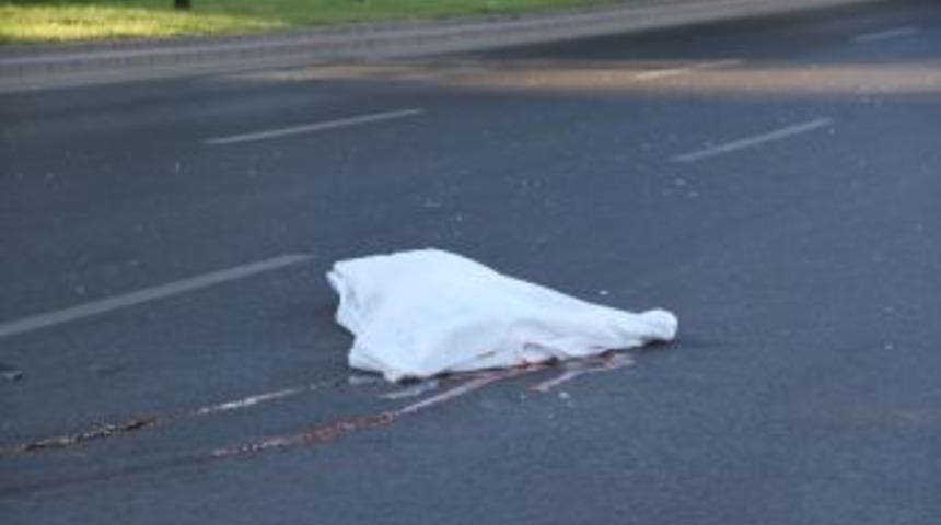 Yolun Karşısına Ge&ccedil;erken Otomobilin Altında Kalan Şahıs Hayatını Kaybetti