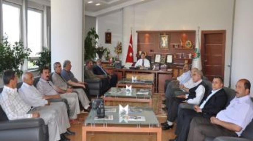 Muhtarlar Derneği&rsquo;nden Belediye Başkanı Ahmet &Ccedil;akır&rsquo;a Ziyaret