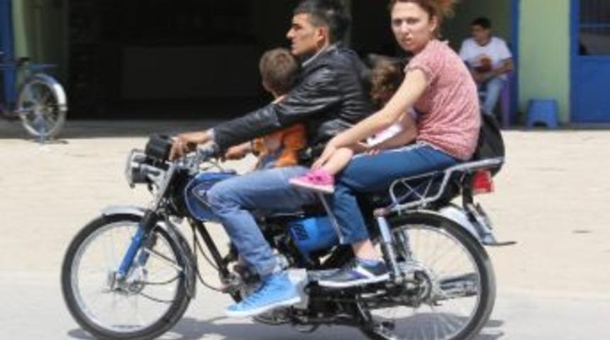 Motosiklette Tehlikeli Yolculuk