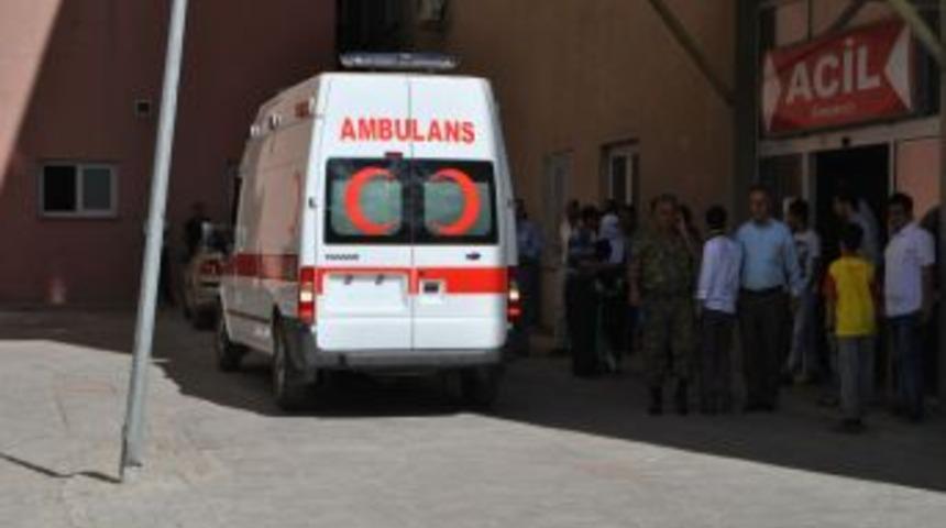 Hakkari Valiliği: 8 Asker Şehit Oldu, 16 Asker Yaralandı, 10 Ter&ouml;rist &Ouml;ld&uuml;r&uuml;ld&uuml;