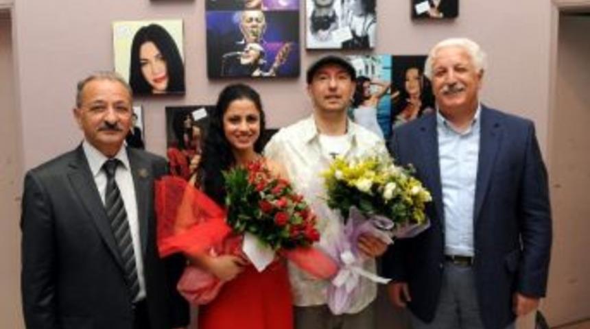 Tunuslu Şarkıcı Karadeniz T&uuml;rk&uuml;s&uuml;yle Festivali Coşturdu