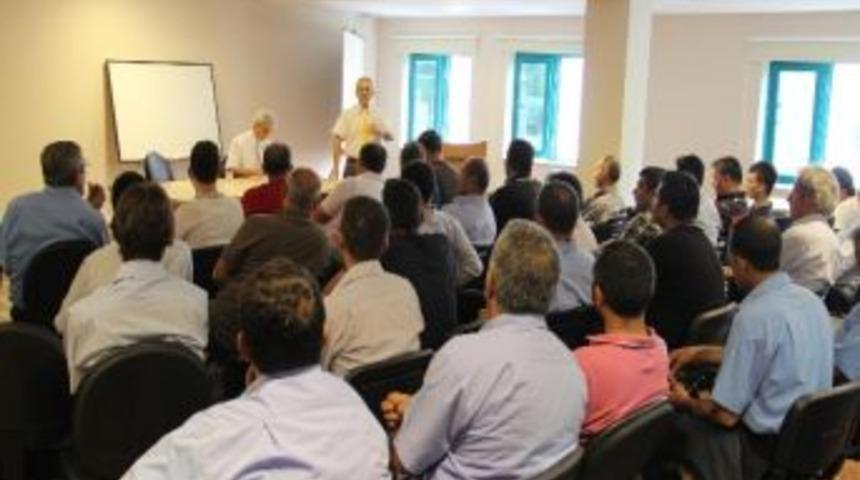 Şof&ouml;rlere G&uuml;venli S&uuml;r&uuml;ş Teknikleri Eğitimi