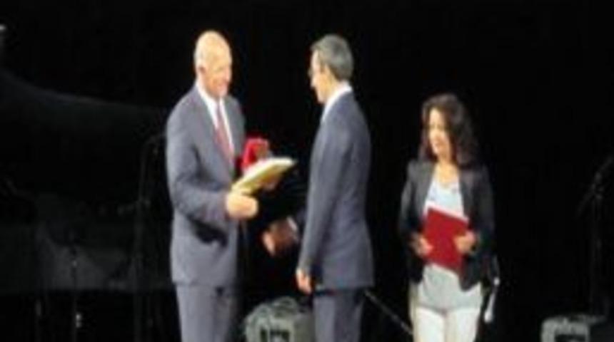 Dr. Semih Erhan, ODT&Uuml; Yılın Doktora Tezi &Ouml;d&uuml;l&uuml;'n&uuml; Aldı