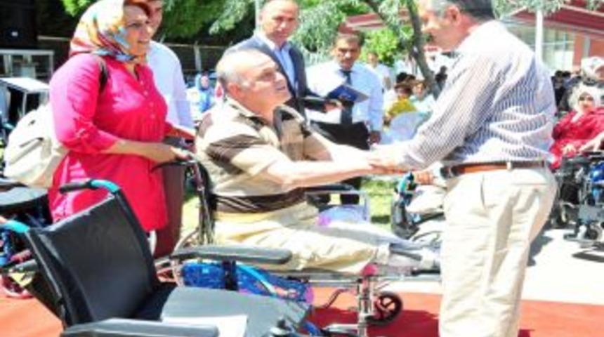 Beylikd&uuml;z&uuml; Belediyesi&rsquo;nden 26 Tekerlekli Sandalye