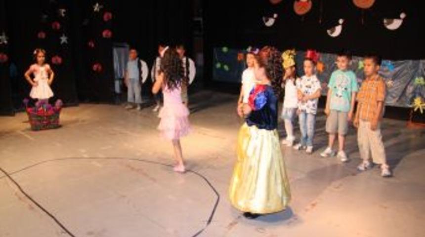 Miniklerin Yıl Sonu G&ouml;sterisi Beğeni Kazandı