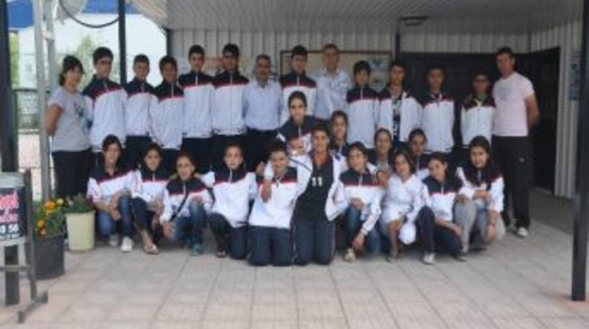 Vanlı Hentbolc&uuml;ler Diyarbakır&rsquo;a Uğurlandı