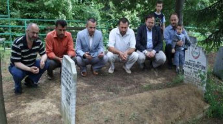 AGD Genel Başkanı Turhan, Adnan Demirt&uuml;rk&rsquo;&uuml;n Kabrini Ziyaret Etti
