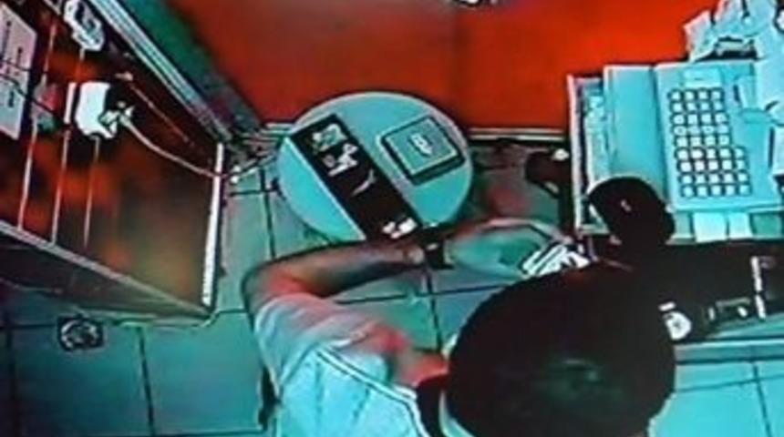 Kasap Hırsızının Sigara Merakı Kamerada