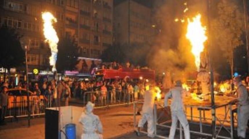 Başkent Sokaklarında Kortej Şenliği