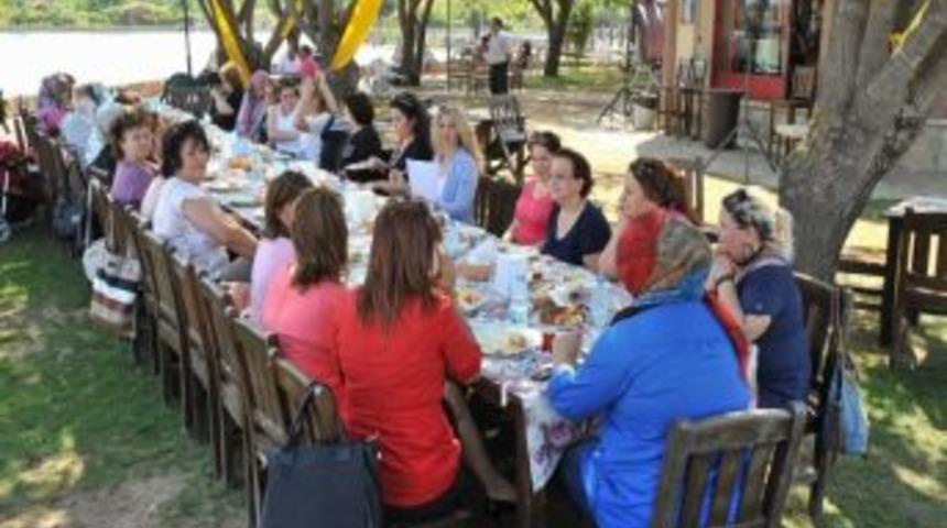 Bayan Tatı, Muhtar Eşlerini Ağırladı