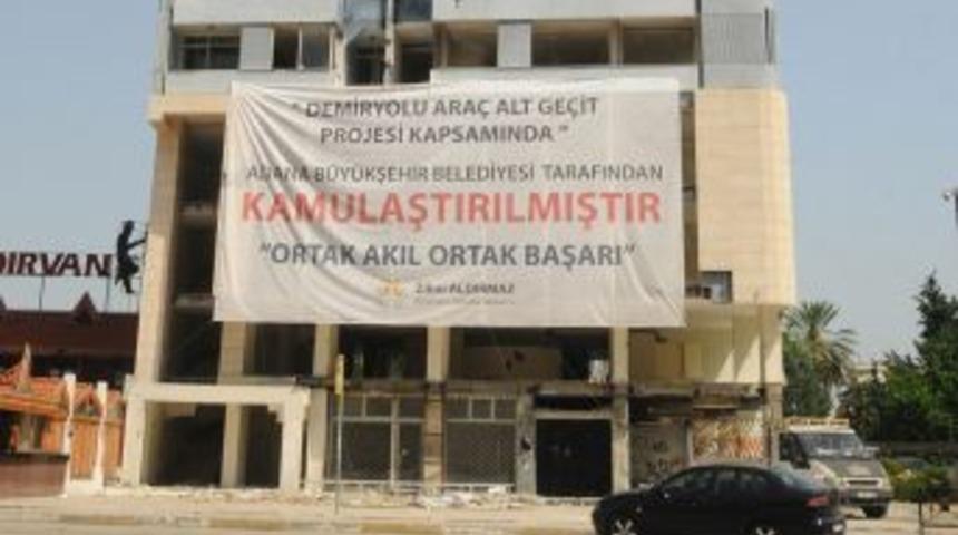 Demirspor eski binası yıkılıyor