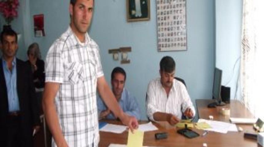 Hizan&rsquo;da Muhtarlar Derneği Başkanlığı Se&ccedil;imi