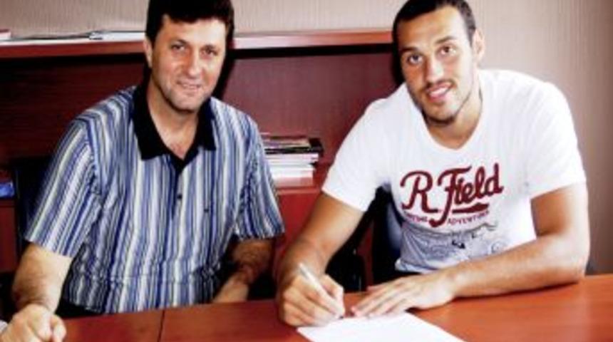 1461 Trabzon, Mustafa Tiryaki Ile S&ouml;zleşme Imzaladı