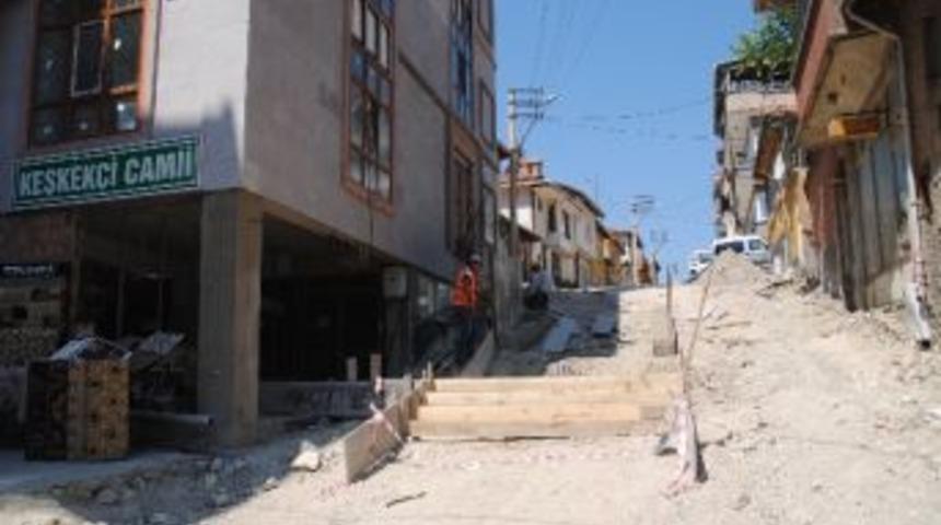 Tavşanlı'da Keşkeş&ccedil;i Sokağı'na Merdiven