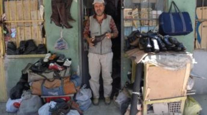 &Uuml;niversite Mezunu İkinci El Ayakkabı Alıp Satıyor