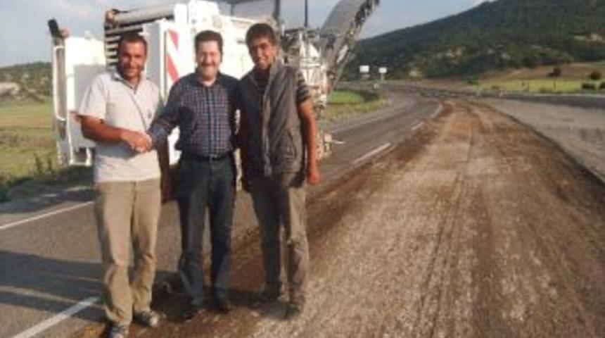 Milletvekili Kinay, K&uuml;tahya-boz&uuml;y&uuml;k Yolundaki 'beton Asfalt' &Ccedil;alışmalarını Denetledi