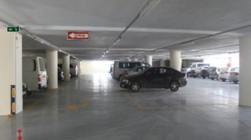 Katlı Otopark&rsquo;a Bir G&uuml;nde 450 Ara&ccedil; Park Yaptı