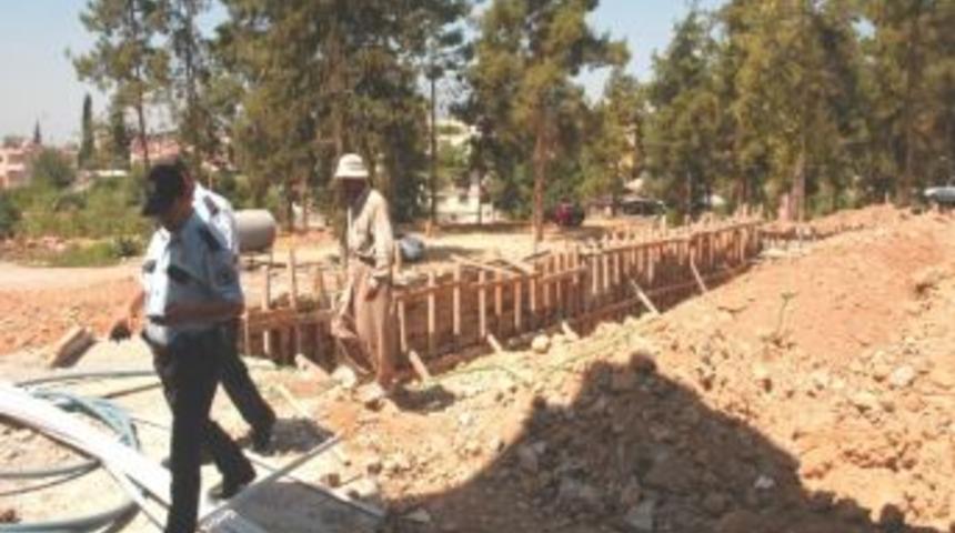 İstinat Duvarından D&uuml;şen İnşaat İş&ccedil;isi Yaralandı