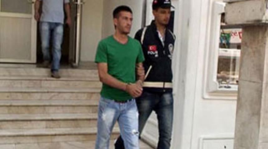 &Ouml;nce evi, sonra kendisini yakmak istedi