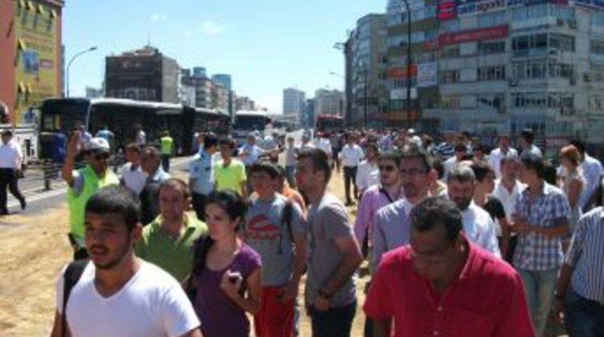 Metrob&uuml;s Kazası, Vatandaşları Kilometrelerce Y&uuml;r&uuml;tt&uuml;