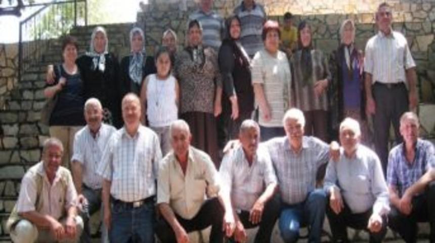 Yarım Asır Sonra Buluştular; Şimdi &Ouml;ğretmenlerini Arıyorlar