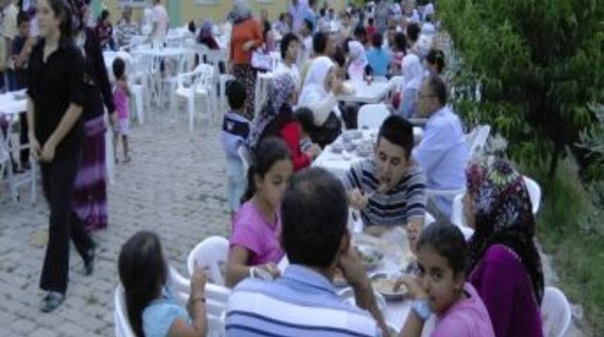 Fethiye&rsquo;de Bereket Ve Ş&uuml;k&uuml;r Yemeği