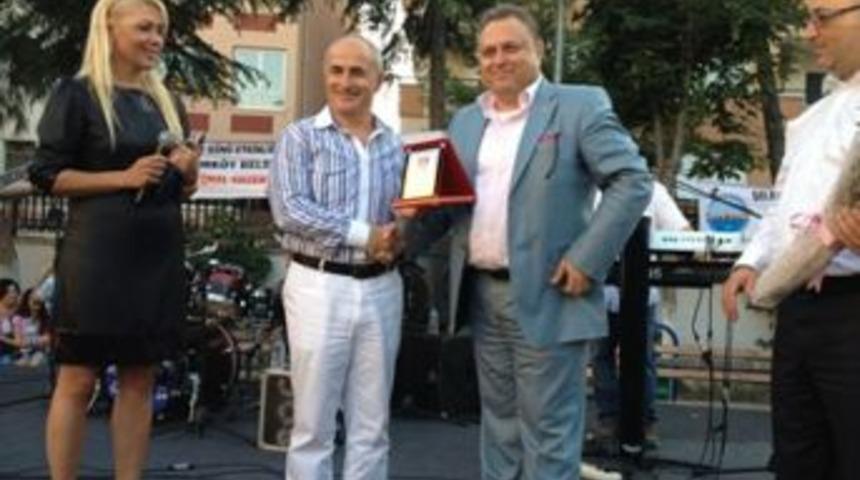 Mezun olduğu okulun pilav g&uuml;n&uuml;ne katıldı&hellip;