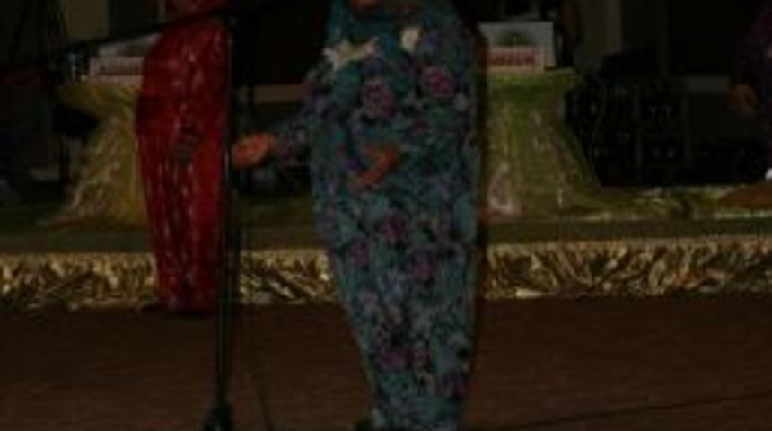 H&uuml;nerlerini Tarlada Değil Sahnede Sergilediler