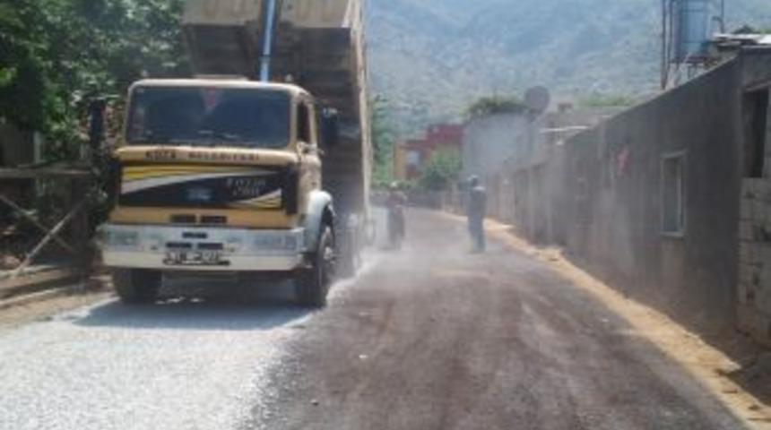 Kozan'da Asfalt &Ccedil;alışmalarına Hız Verildi