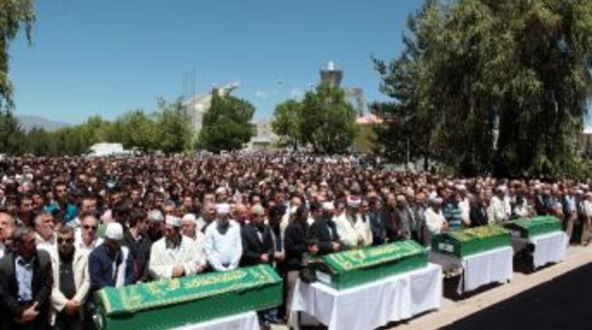 D&ouml;rt Gen&ccedil; Toprağa Verildi