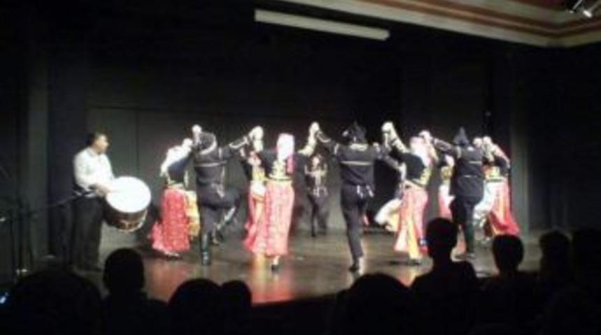 Diyarbakır Gen&ccedil;lik Merkezi Folklor Yarışmasında Birincilik Elde Etti