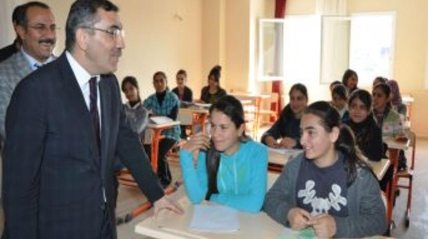 Y&uuml;reğir Belediyesi K&uuml;lt&uuml;r Evleri'nde Yaz Kursları Başladı