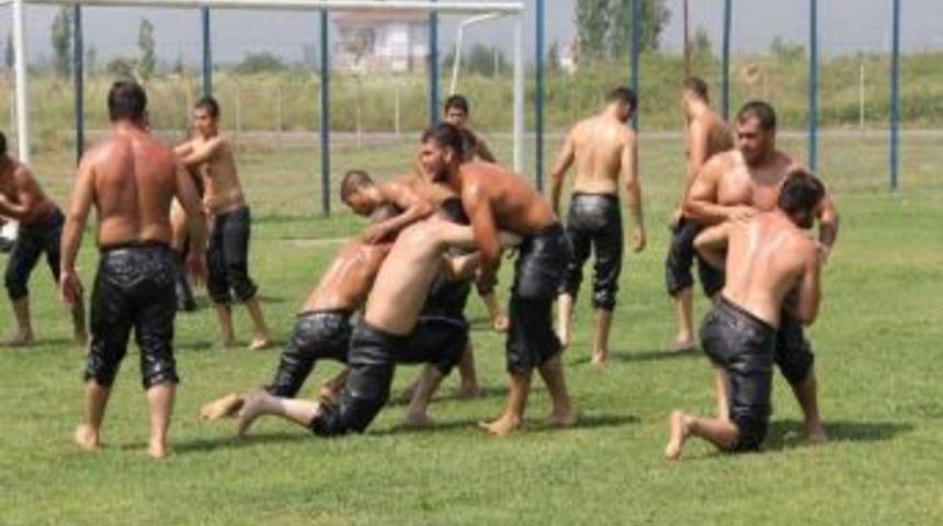 D&ouml;şemealtı&rsquo;nda Kırkpınar Pehlivanlarına Yemek