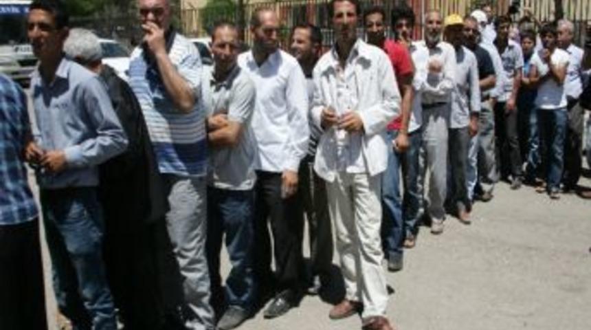 Mahkum Yakınları G&ouml;r&uuml;ş İ&ccedil;in Cezaevine Alınmaya Başlandı