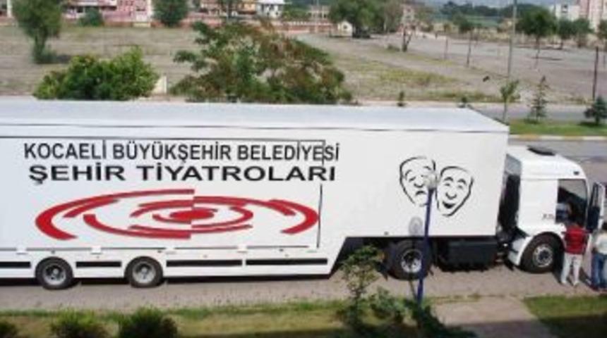 Gezici Tır Tiyatrosu Yola &Ccedil;ıkıyor