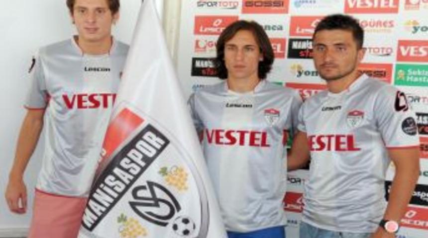 Manisaspor &Uuml;&ccedil; Futbolcusuyla S&ouml;zleşme Yeniledi