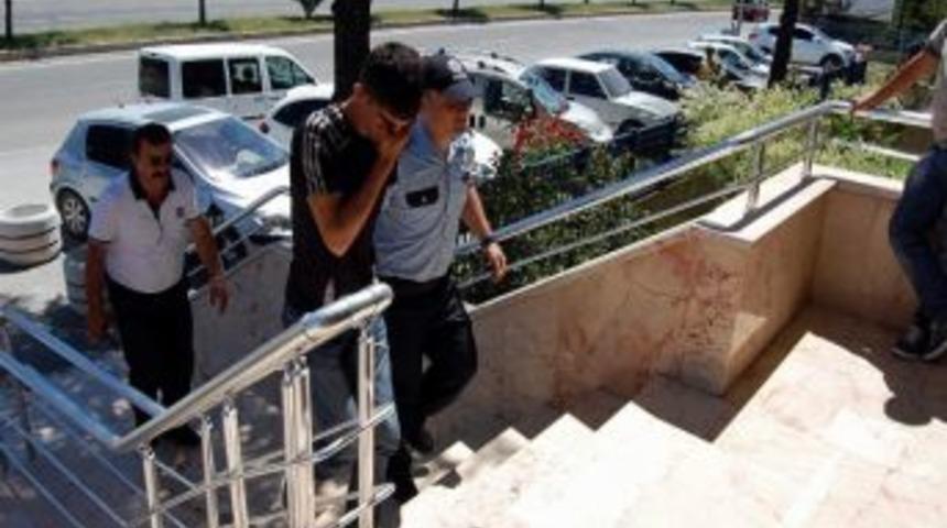 2 Ayrı Evde Ev Sahipleriyle Karşılaşan Hırsız Yakalandı