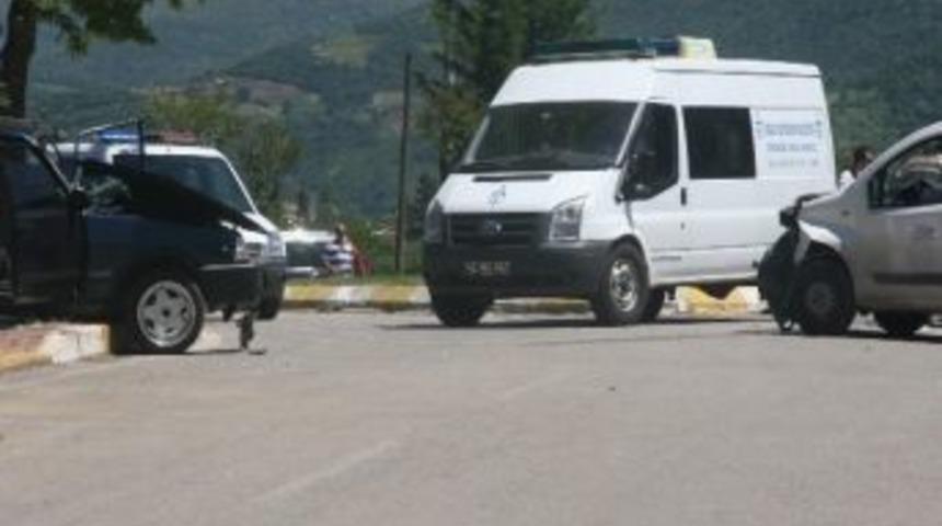 Ters Y&ouml;ne Giren Otomobil 13 Yaşındaki &Ccedil;ocuğun &Ouml;l&uuml;m&uuml;ne Sebep Oldu