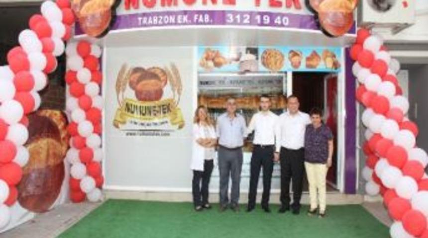 Ekmeklerini Sizinle Paylaşıyorlar