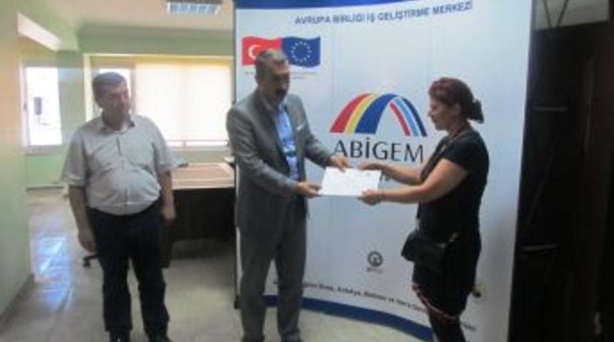 AB Proje Hazırlama Eğitimi Alanlara Sertifikaları Verildi