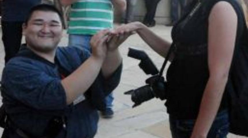 UNESCO-Sivas Buluşmasında Japon Gazeteciden S&uuml;rpriz Evlilik Teklifi