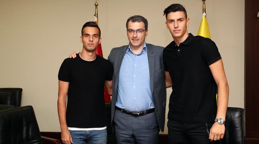 Berke Özer ve Barış Alıcı resmen Fenerbahçe'de