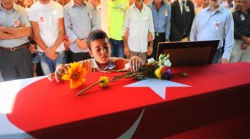 Şehit Er Dualarla Uğurlandı