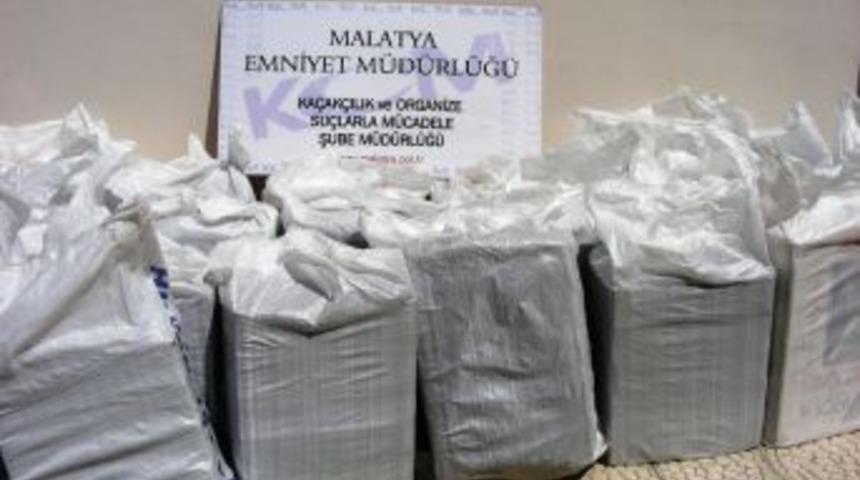 Malatya'da 4 Bin 960 Paket Ka&ccedil;ak Sigara Ele Ge&ccedil;irildi