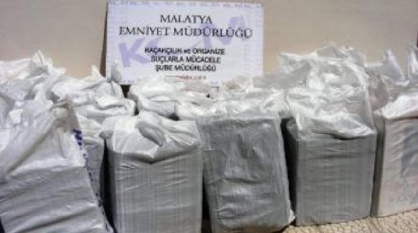 Malatya&rsquo;da 4 Bin 960 Paket Ka&ccedil;ak Sigara Ele Ge&ccedil;irildi