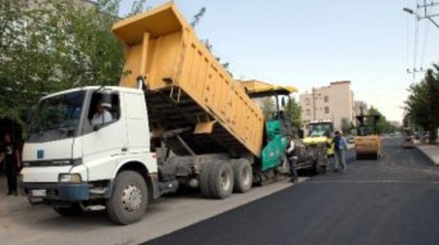 M&uuml;ft&uuml;l&uuml;k Caddesi&rsquo;nde Asfalt &Ccedil;alışması