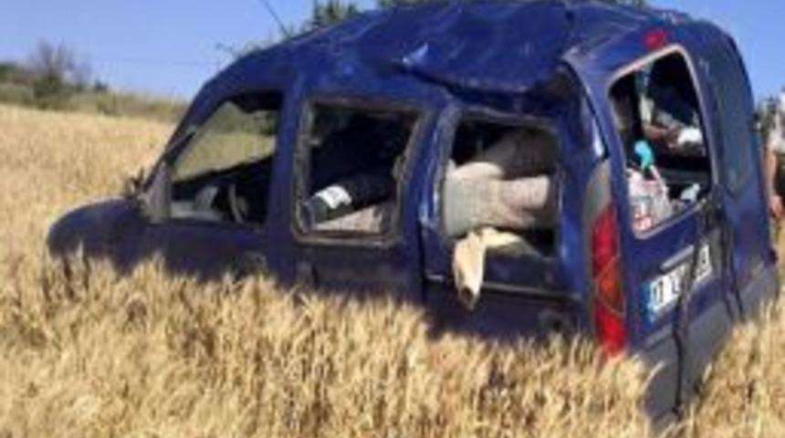 Kızlarının Mezuniyet T&ouml;renine Katılan Aile D&ouml;n&uuml;şte Kaza Yaptı: 2 Yaralı