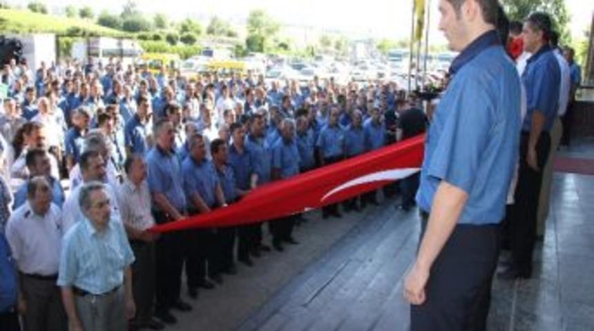 Postacılardan Ter&ouml;re Siyah Kokartlı Tepki