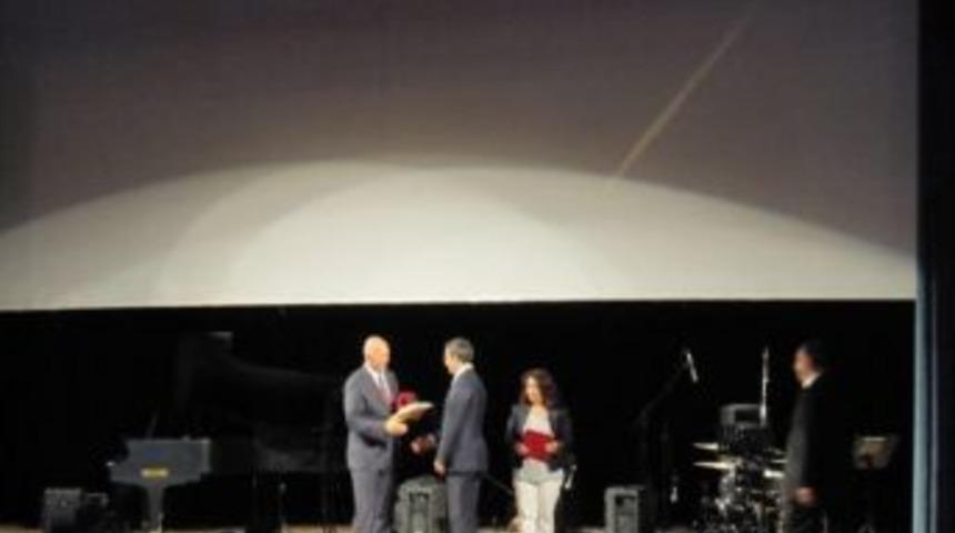 Be&uuml;&rsquo;le &Ouml;ğretim Elemanına Yılın Doktora Tezi &Ouml;d&uuml;l&uuml;