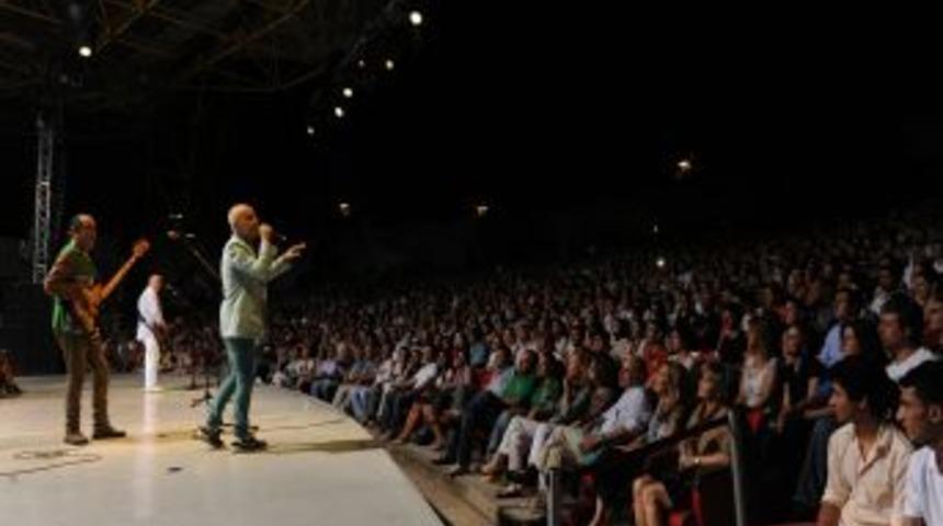 MF&Ouml;'n&uuml;n Bursa Konserini 4 Bin Kişi Izledi